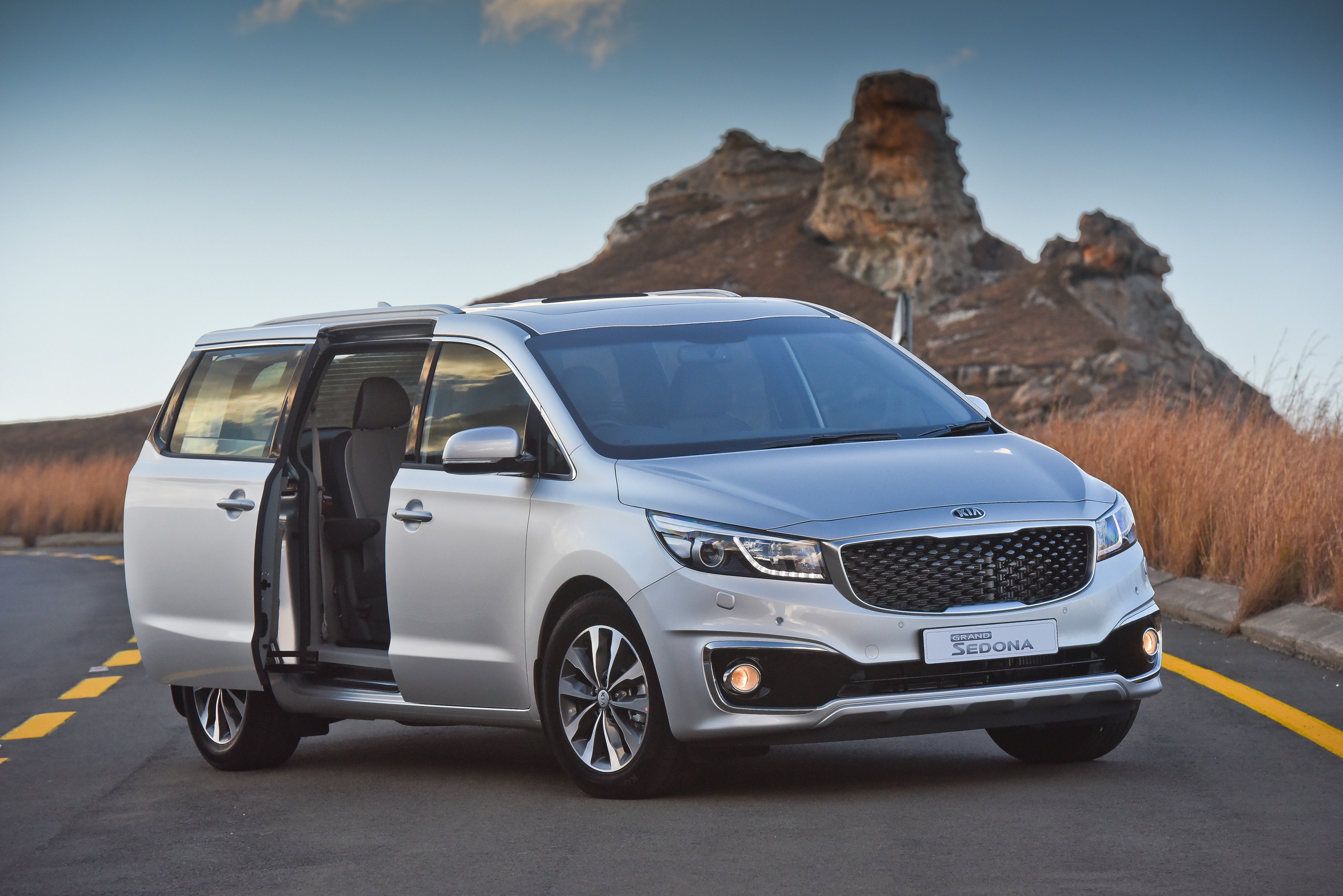 Kia Carnival / Sedona photo 4