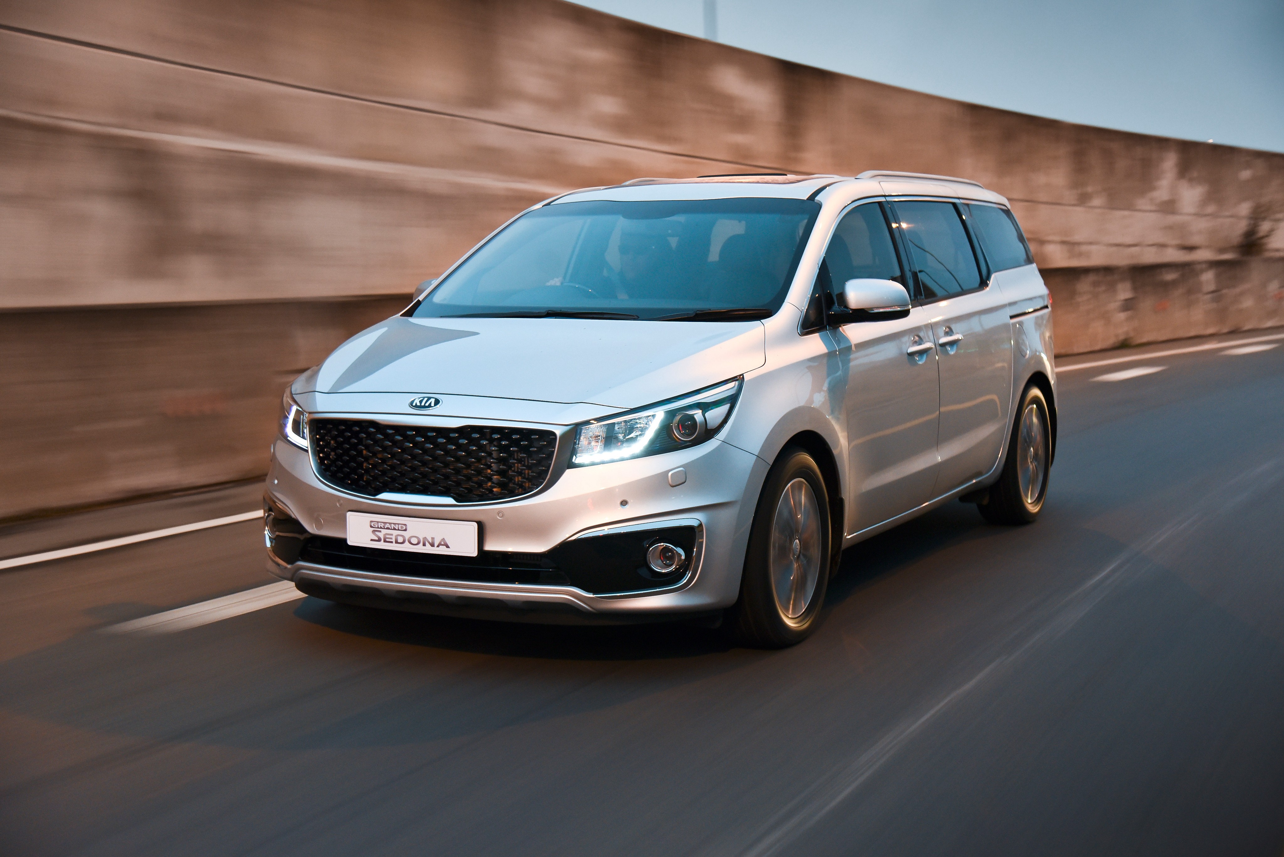Kia Carnival / Sedona photo 5