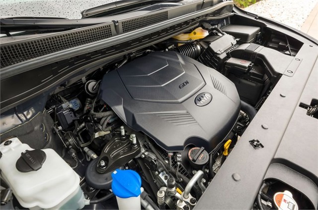 Kia Carnival / Sedona photo 9
