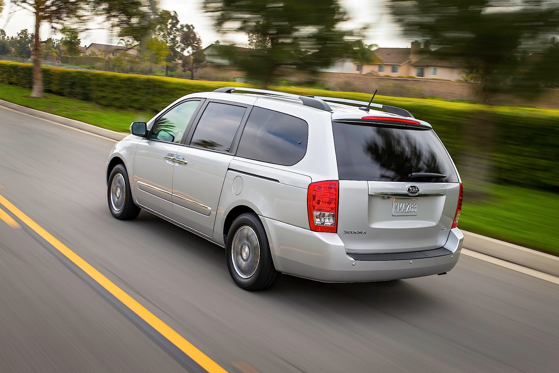 Kia Carnival / Sedona photo 9