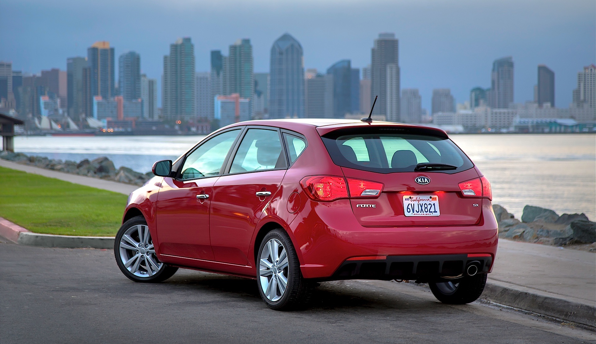 Kia Forte 5 Door photo 2