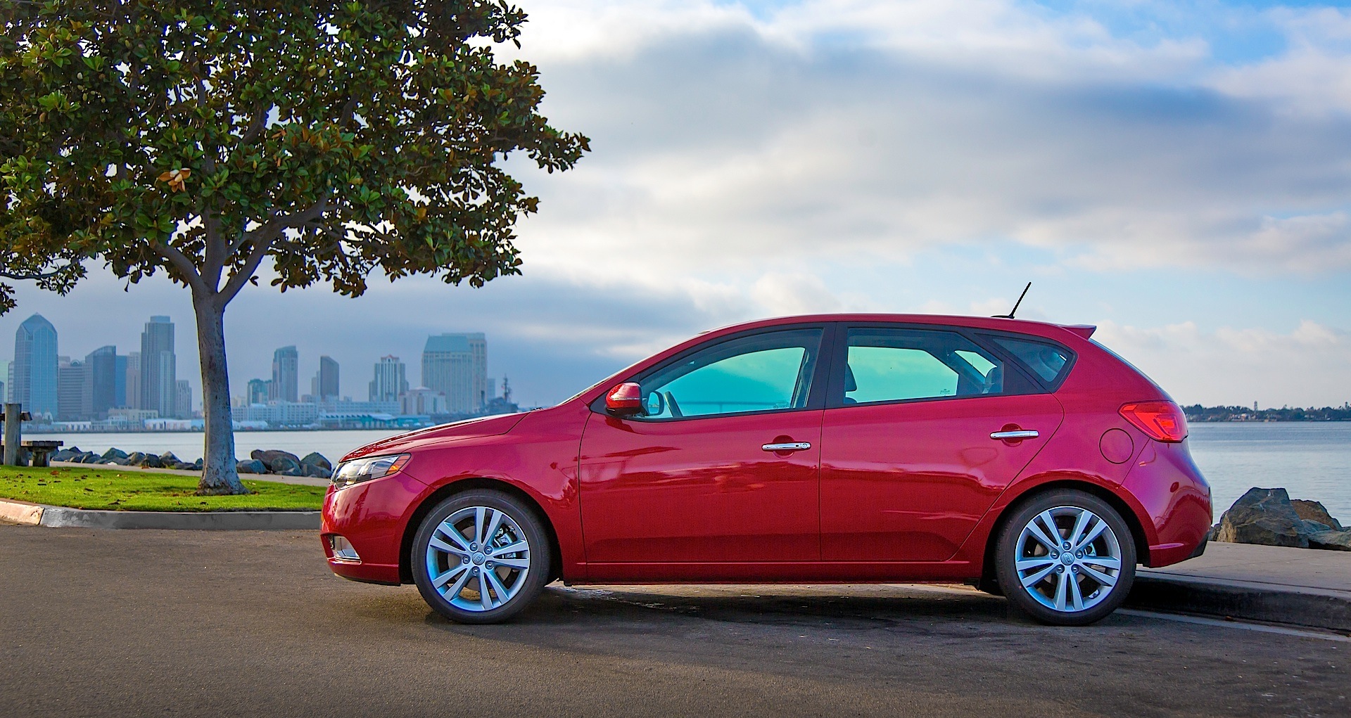 Kia Forte 5 Door photo 3