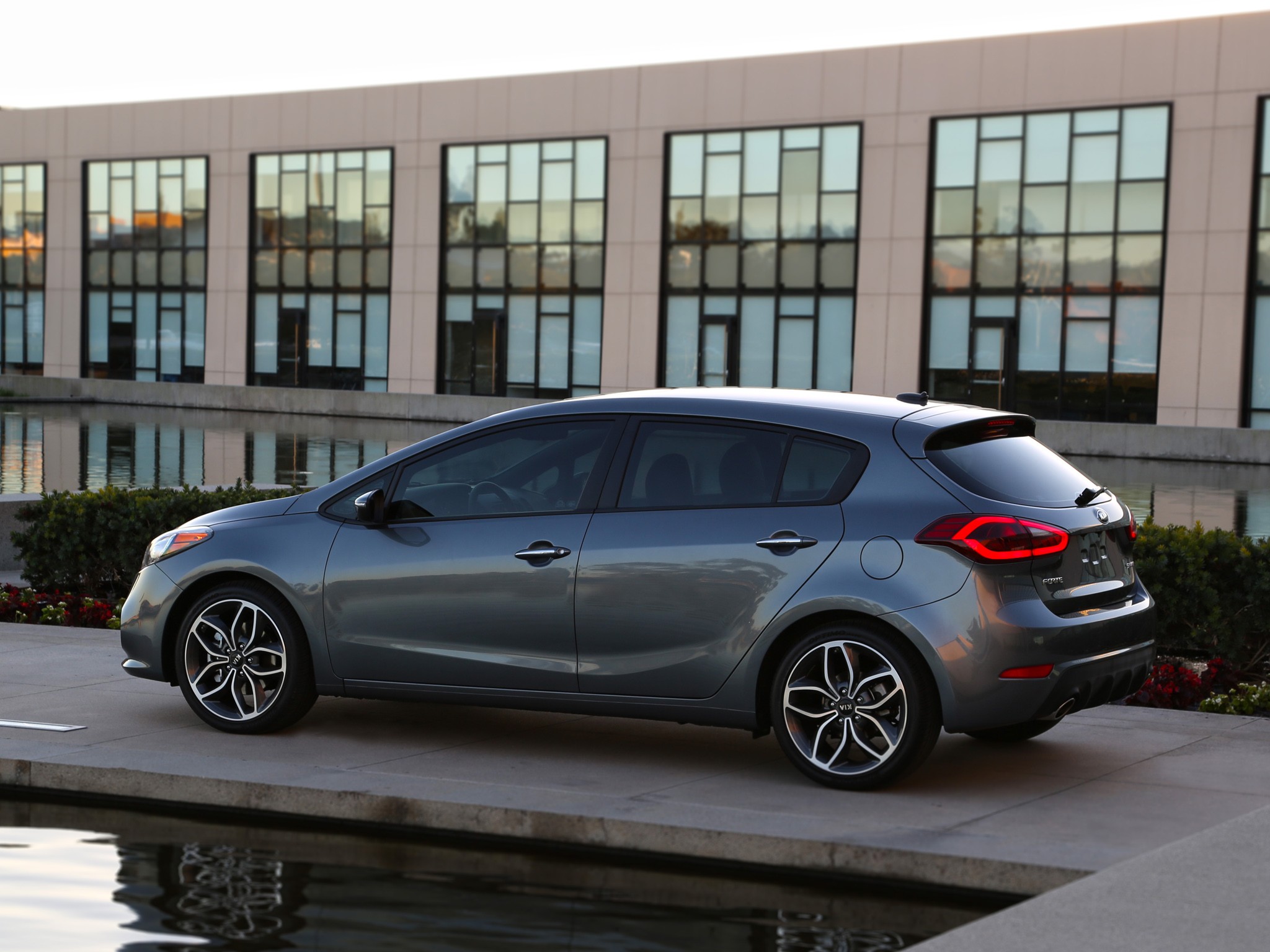 Kia Forte 5 Door photo 13