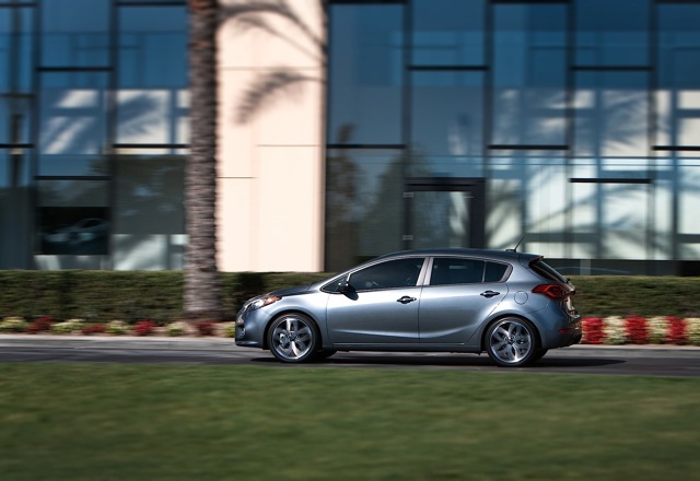 Kia Forte 5 Door Foto 1