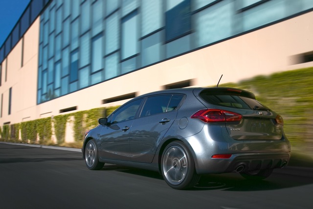 Kia Forte 5 Door Foto 2