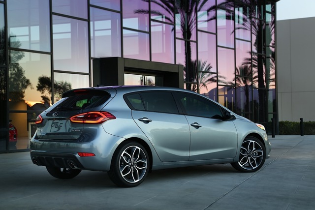Kia Forte 5 Door Foto 7