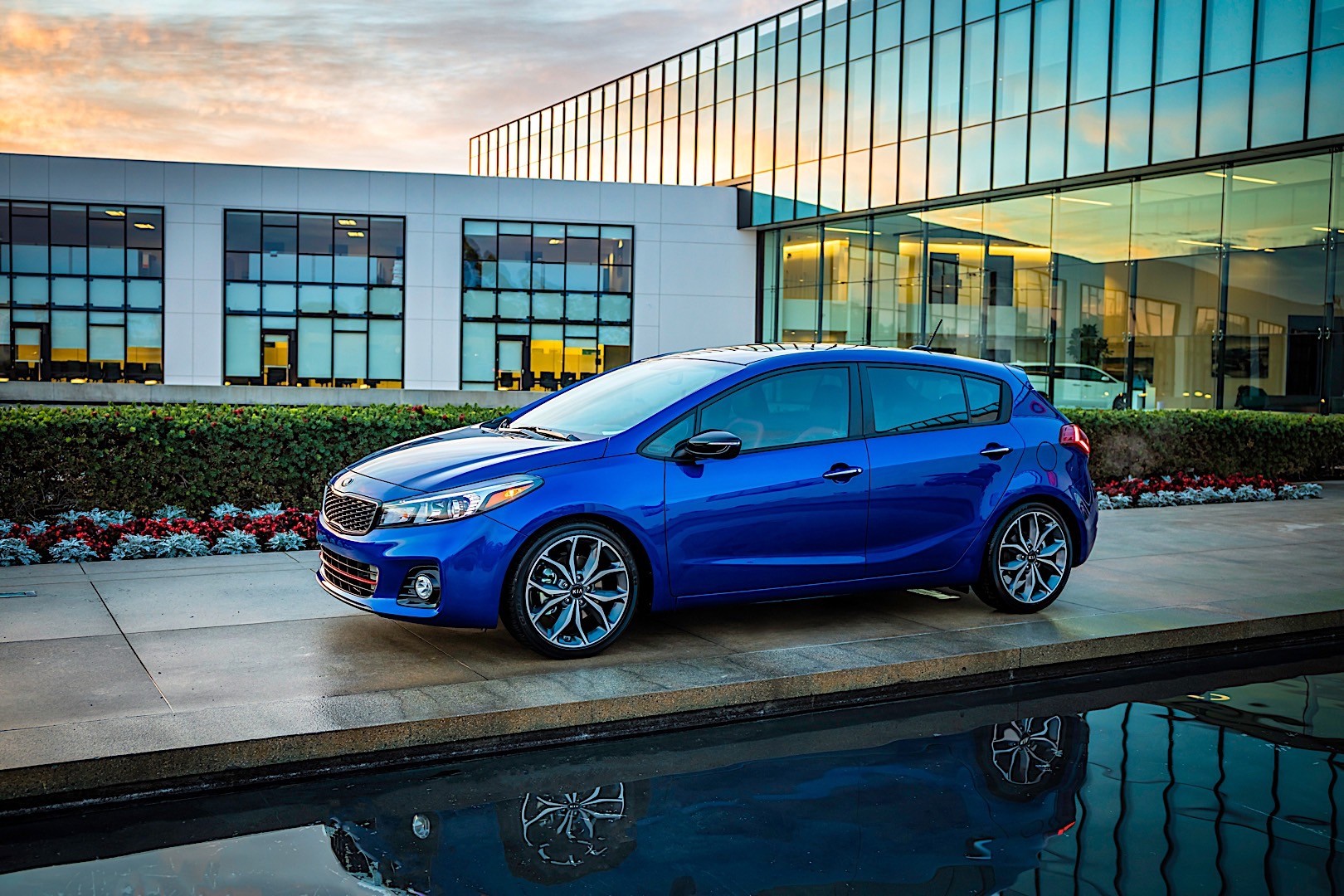 Kia Forte 5 Door photo 4