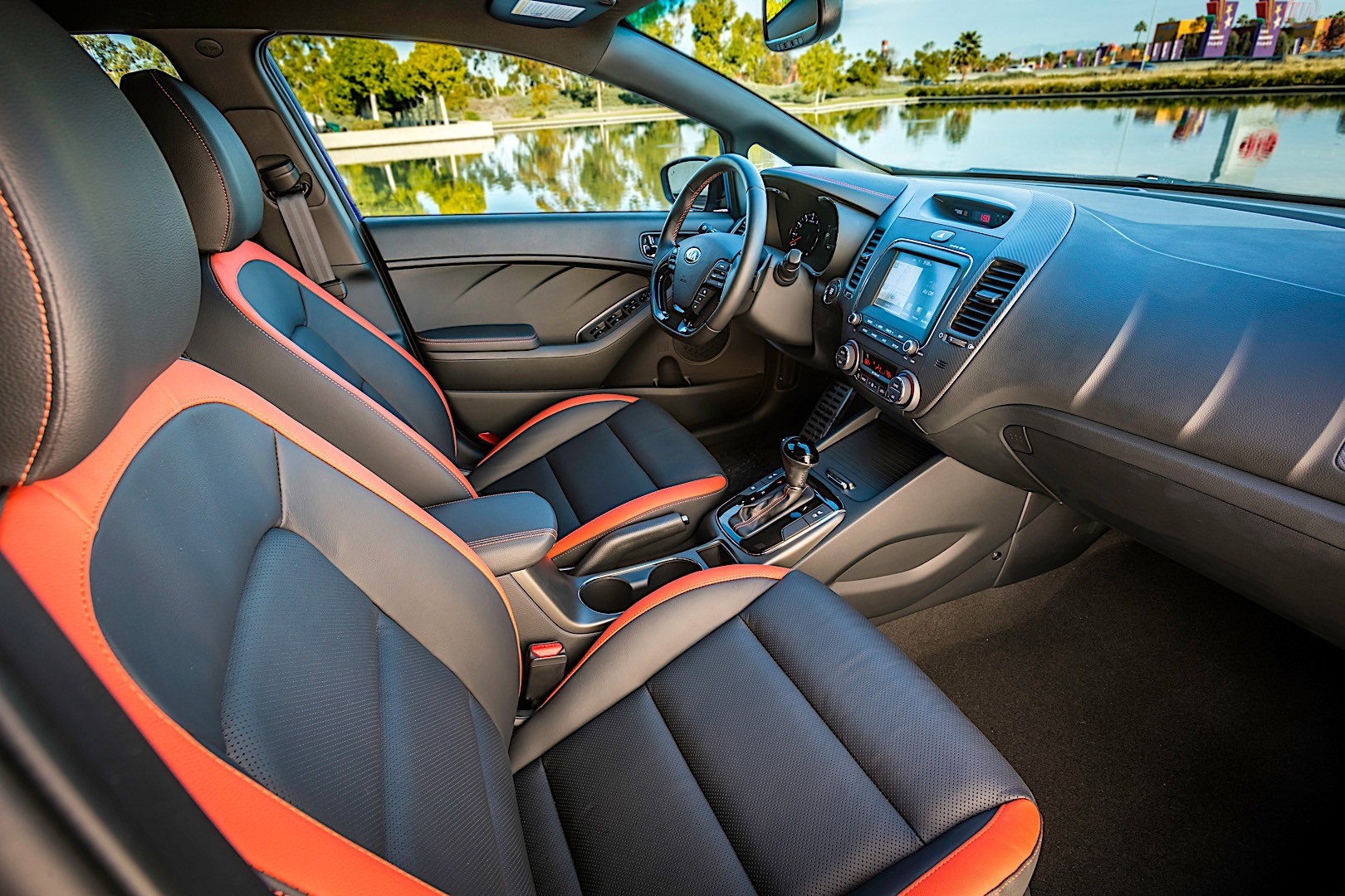 Kia Forte 5 Door photo 7