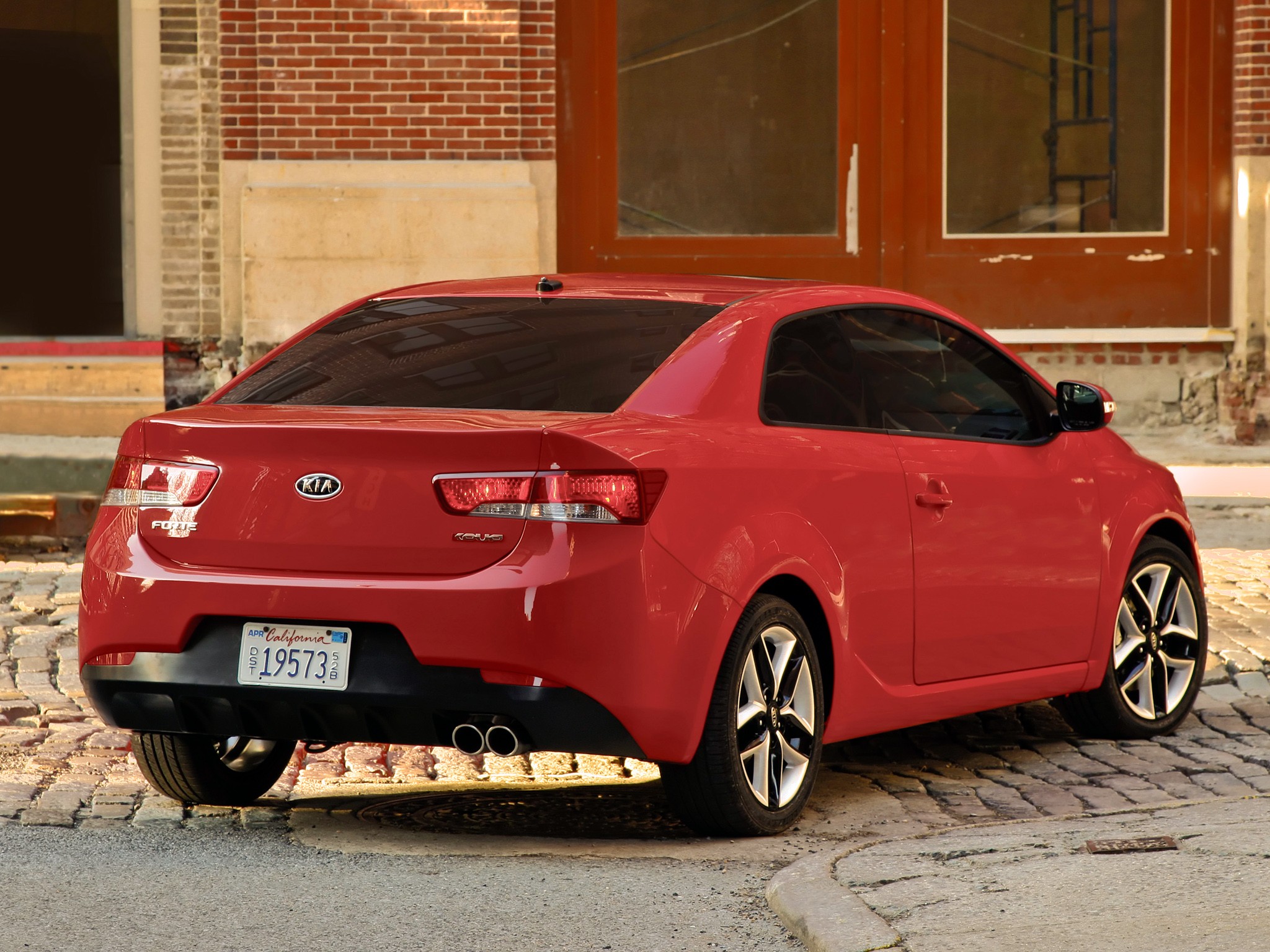 Kia Forte Koup photo 18