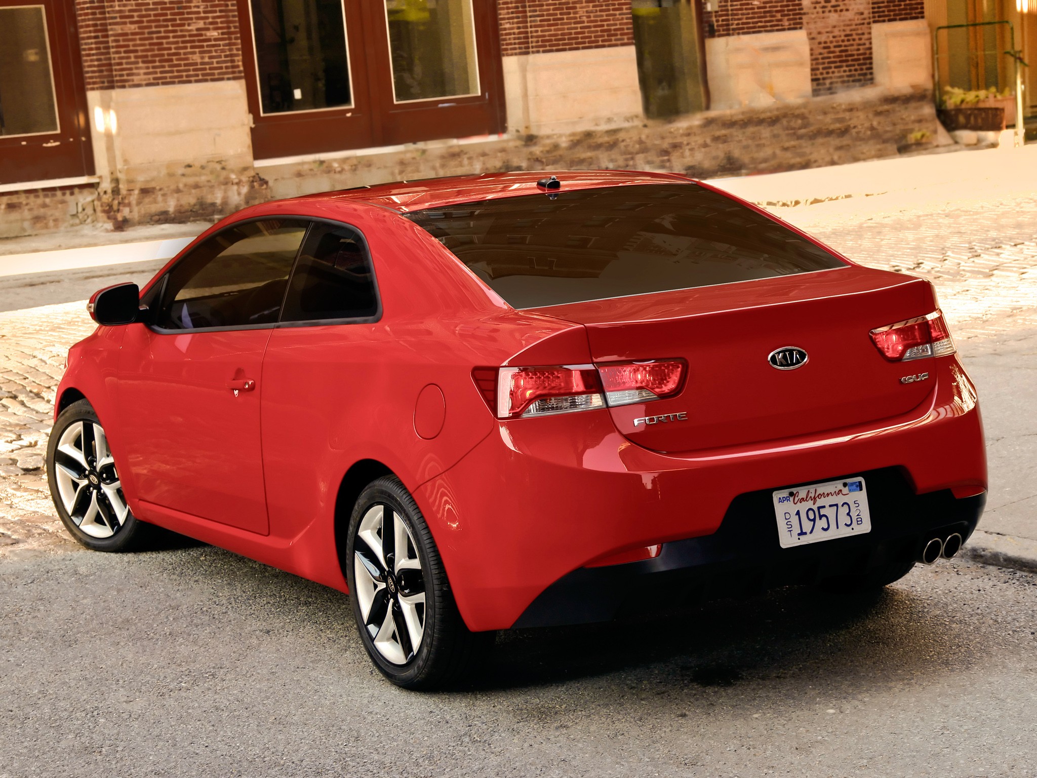 Kia Forte Koup photo 19