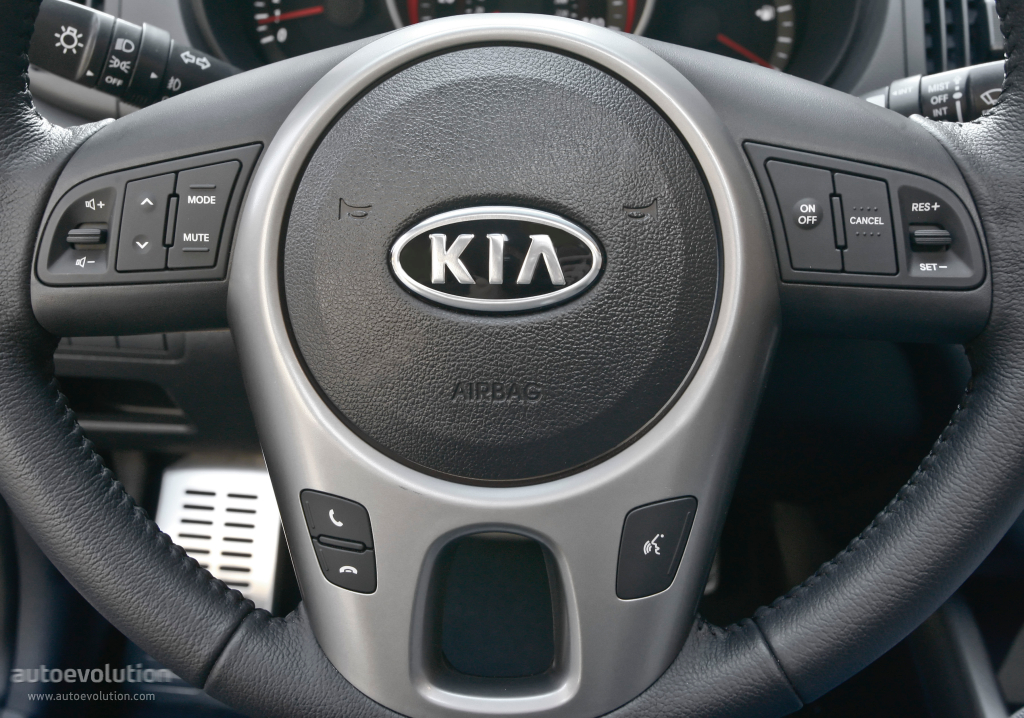 Kia Forte Koup photo 41