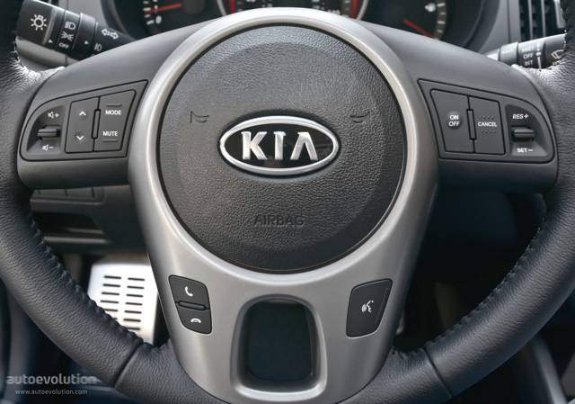 Kia Forte Koup photo 41