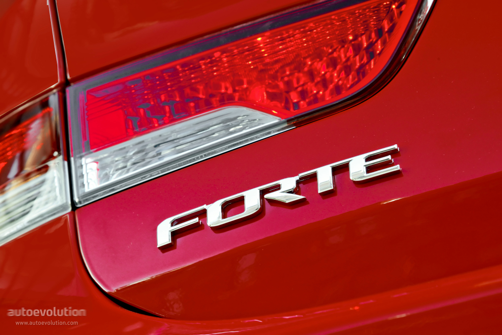 Kia Forte Koup photo 9