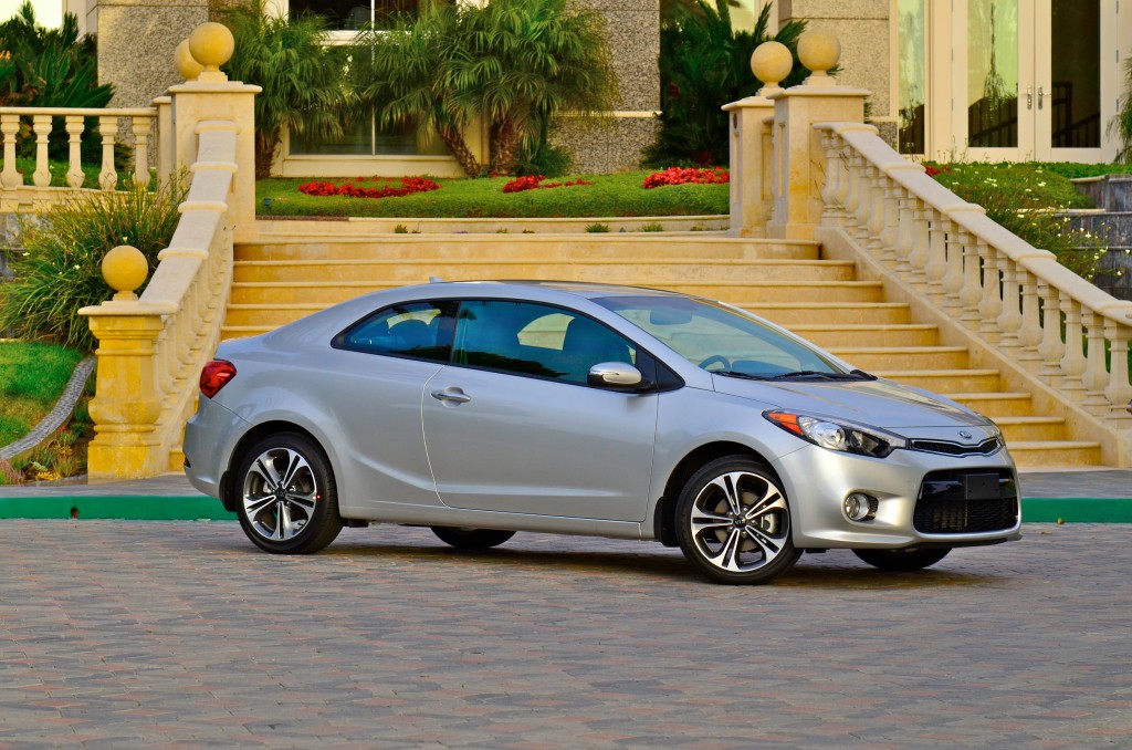Kia Forte Koup photo 23