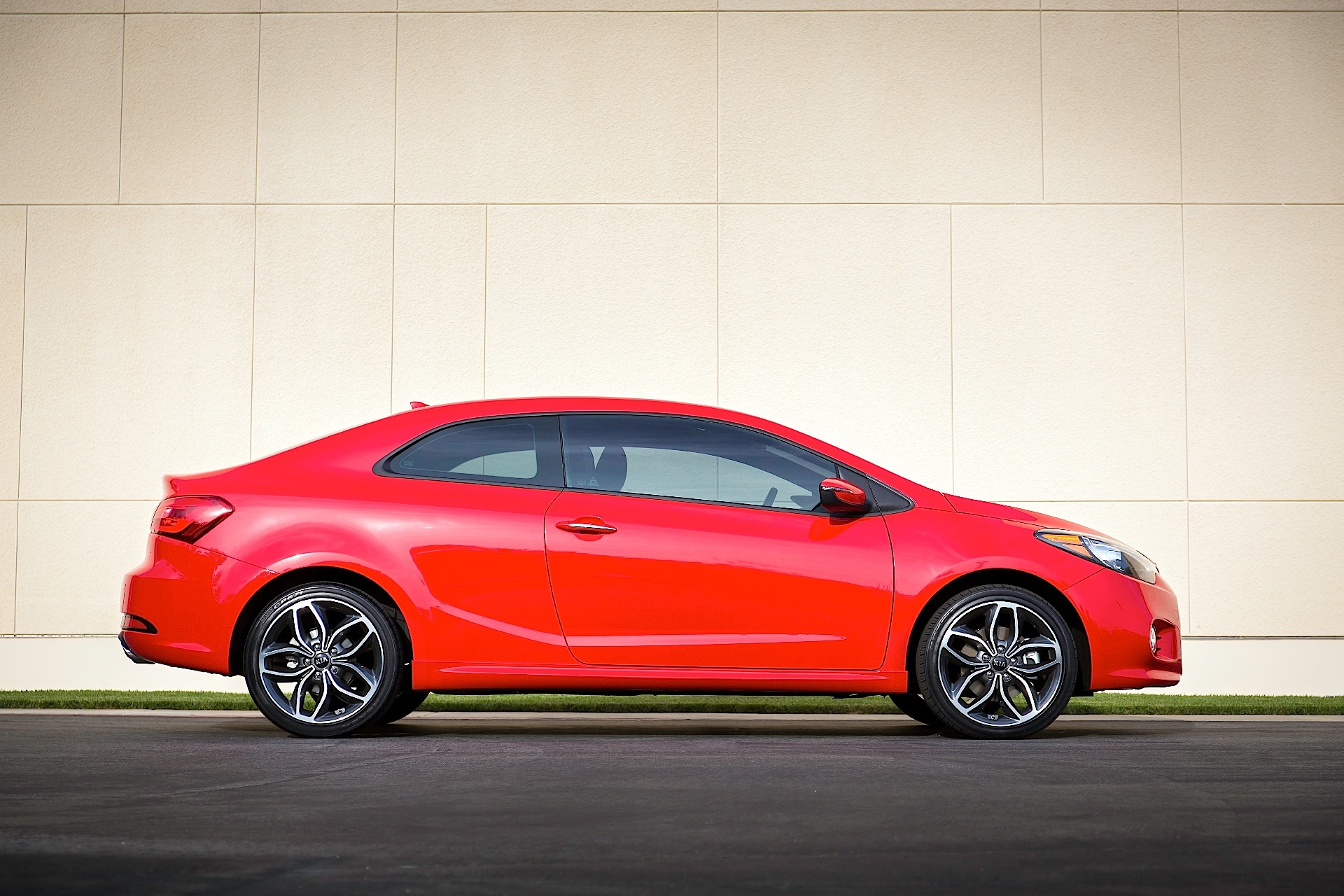 Kia Forte Koup photo 9