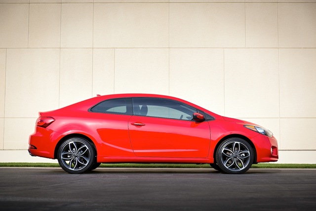 Kia Forte Koup photo 9