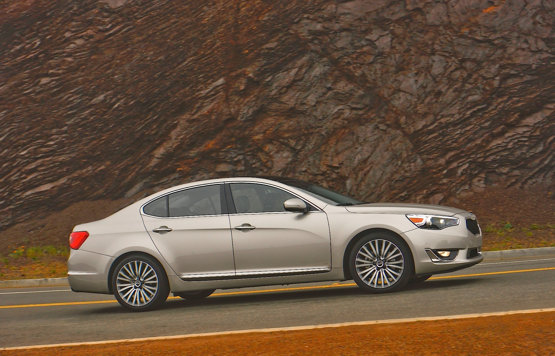 Kia K7 / Cadenza photo 16