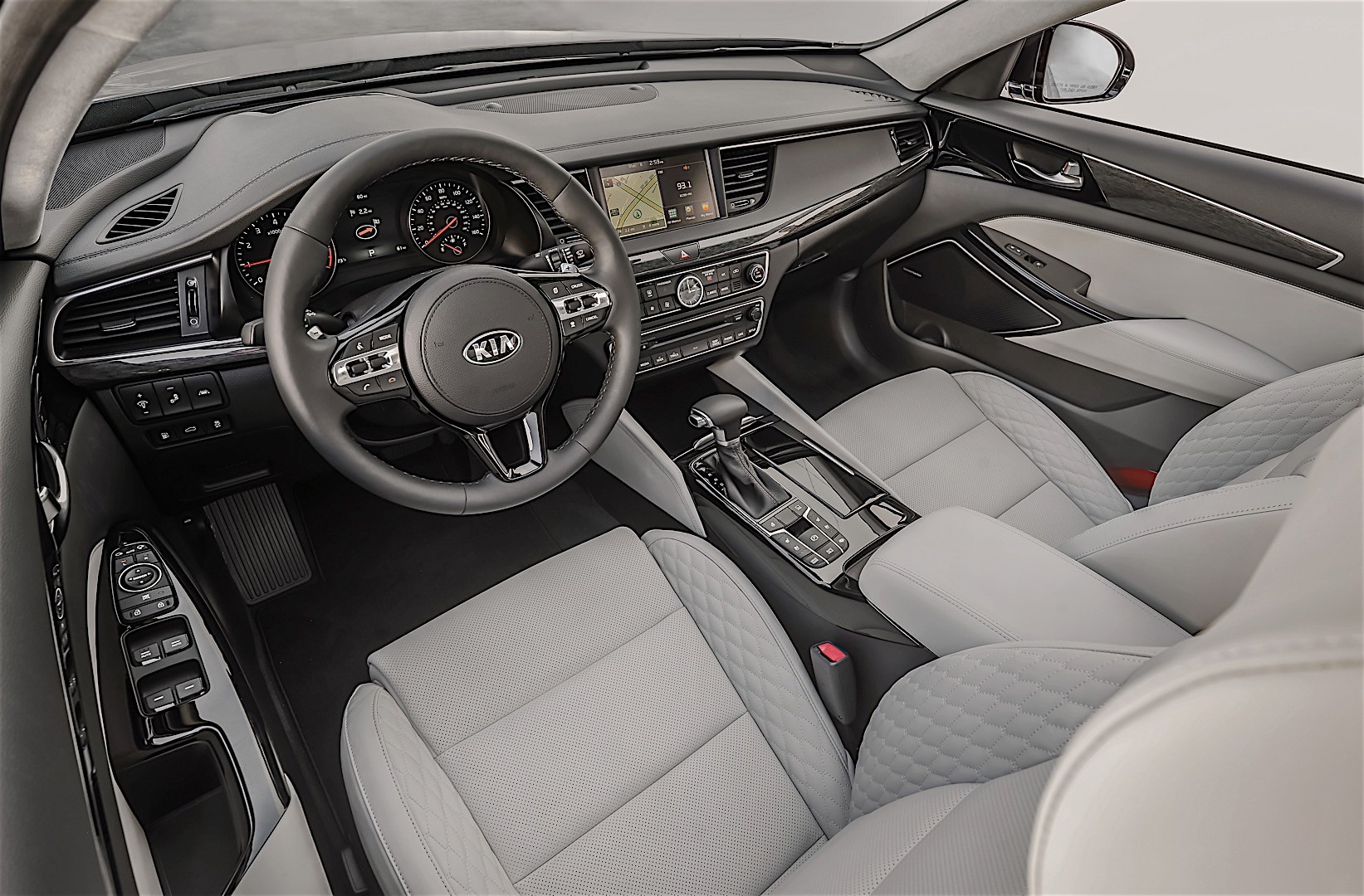 Kia K7 / Cadenza photo 23