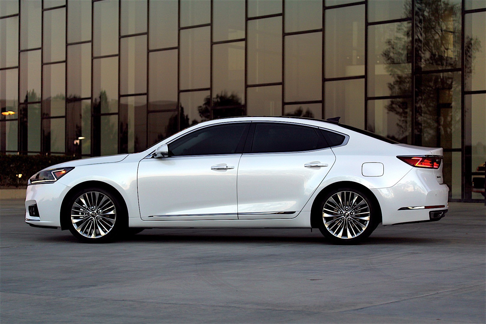 Kia K7 / Cadenza photo 13