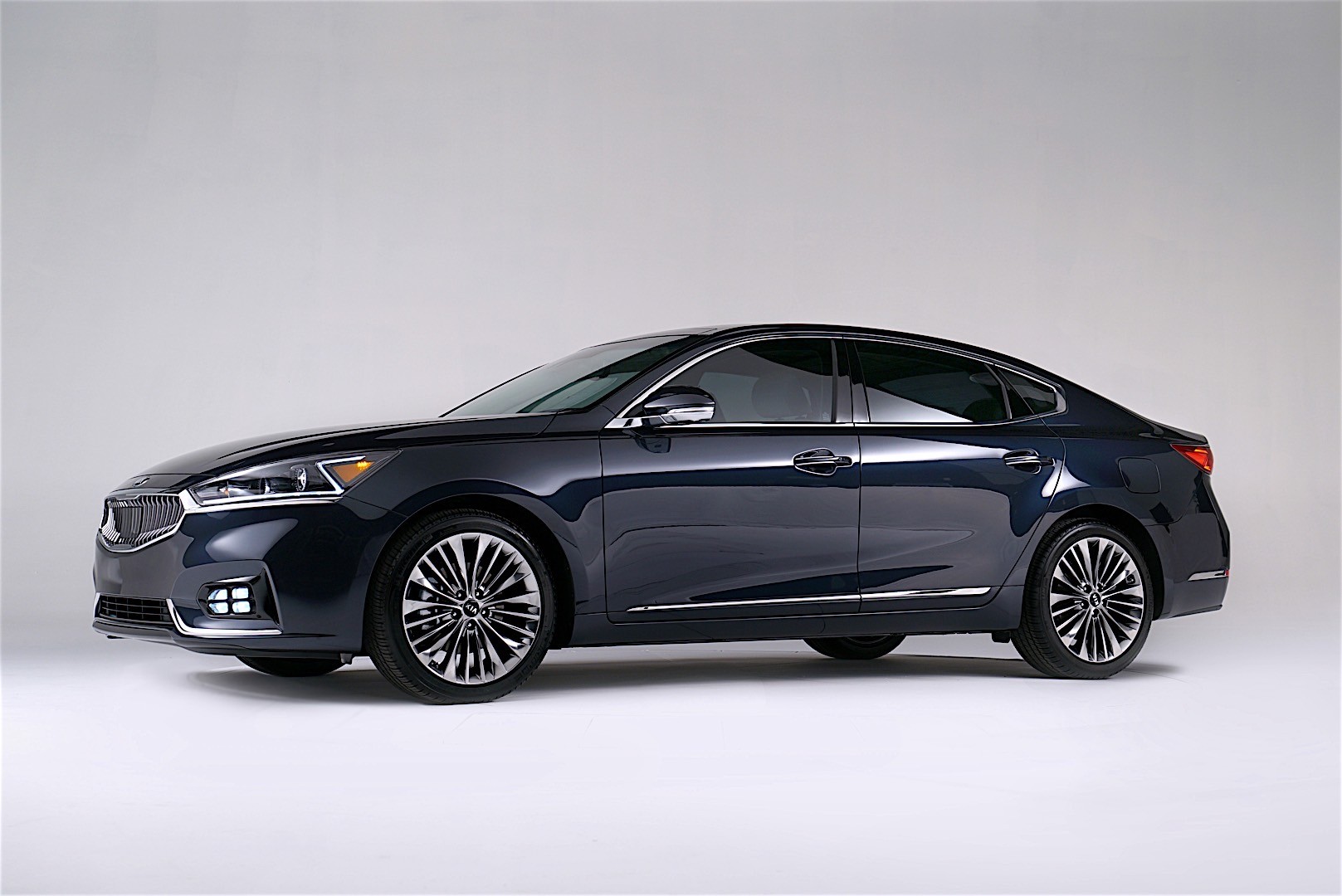 Kia K7 / Cadenza photo 19