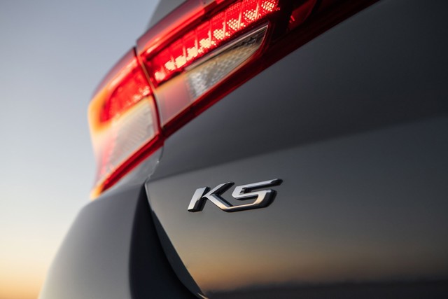 Kia Optima / Magentis photo 4