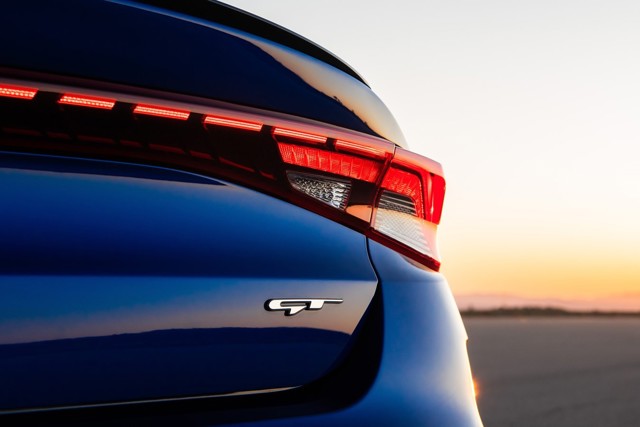 Kia Optima / Magentis photo 8