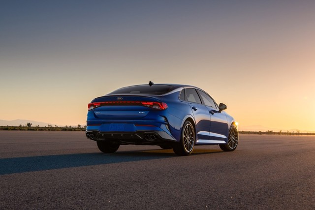 Kia Optima / Magentis photo 9