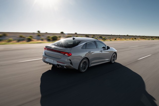 Kia Optima / Magentis photo 11