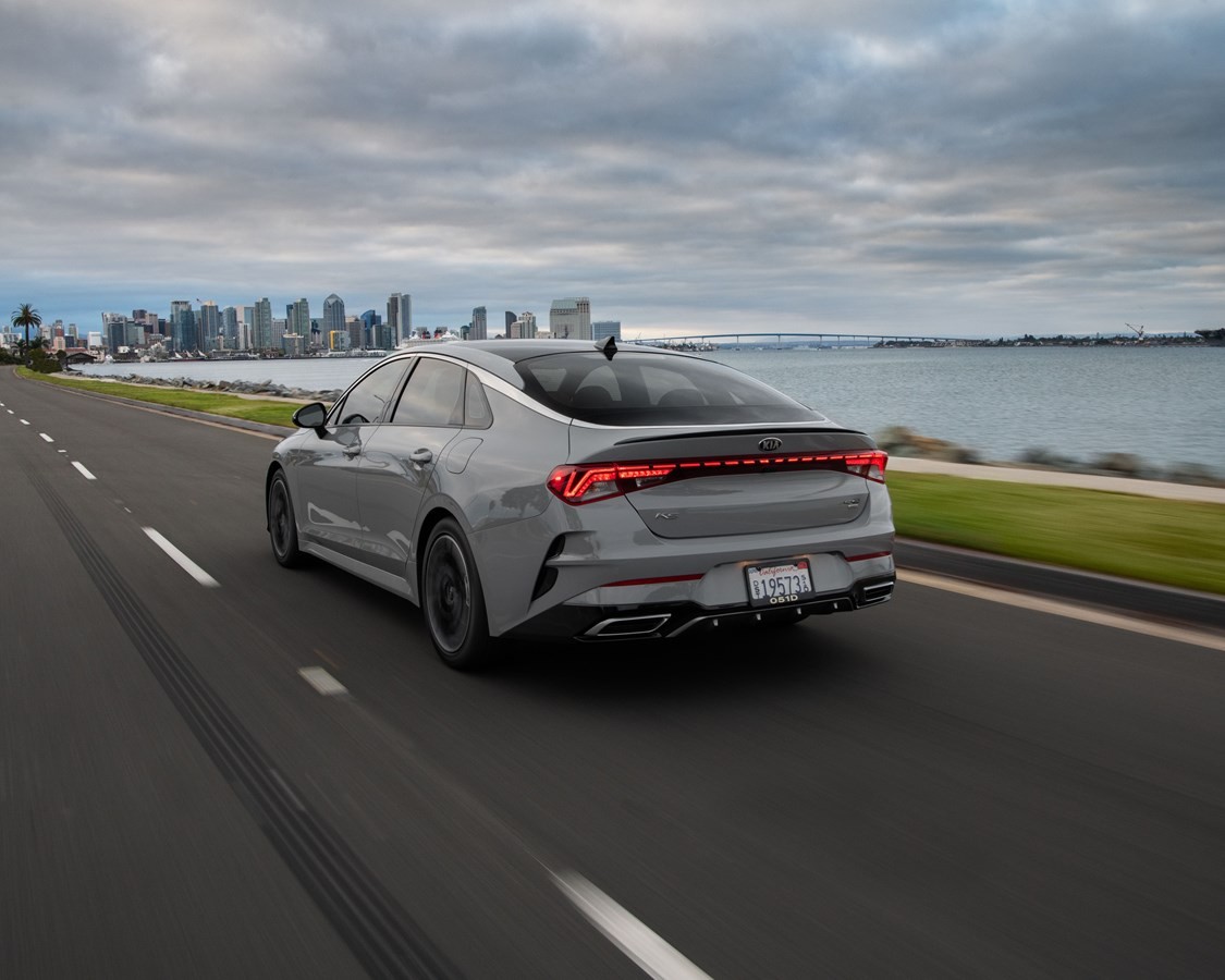 Kia Optima / Magentis photo 13