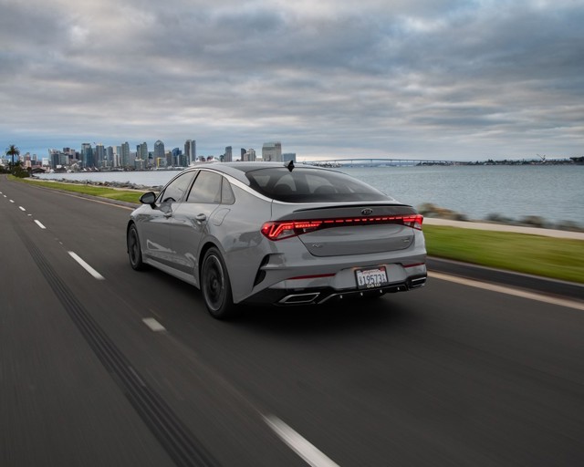 Kia Optima / Magentis photo 13