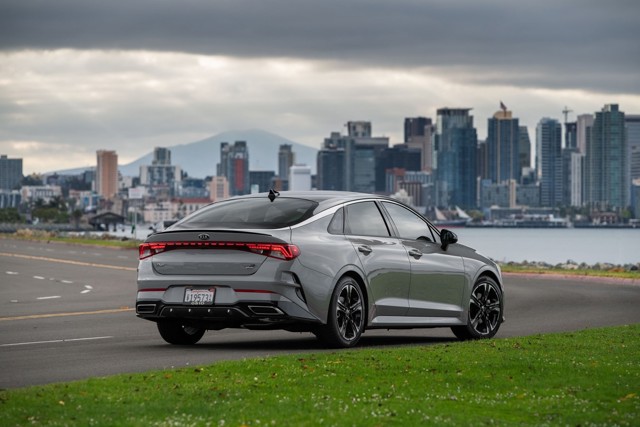 Kia Optima / Magentis photo 14