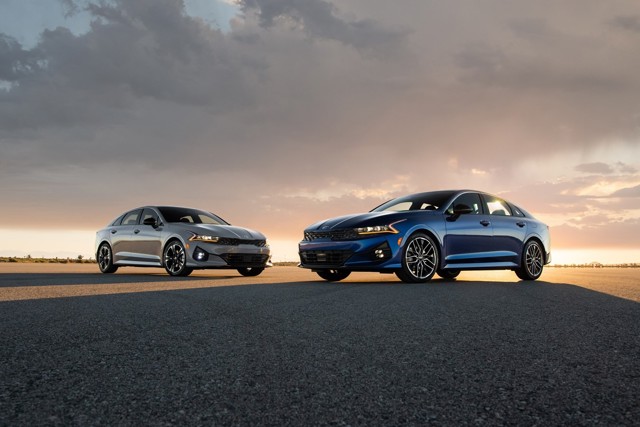 Kia Optima / Magentis photo 24
