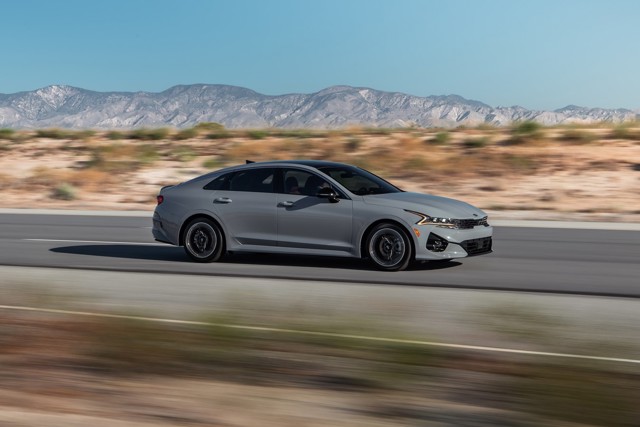 Kia Optima / Magentis photo 30
