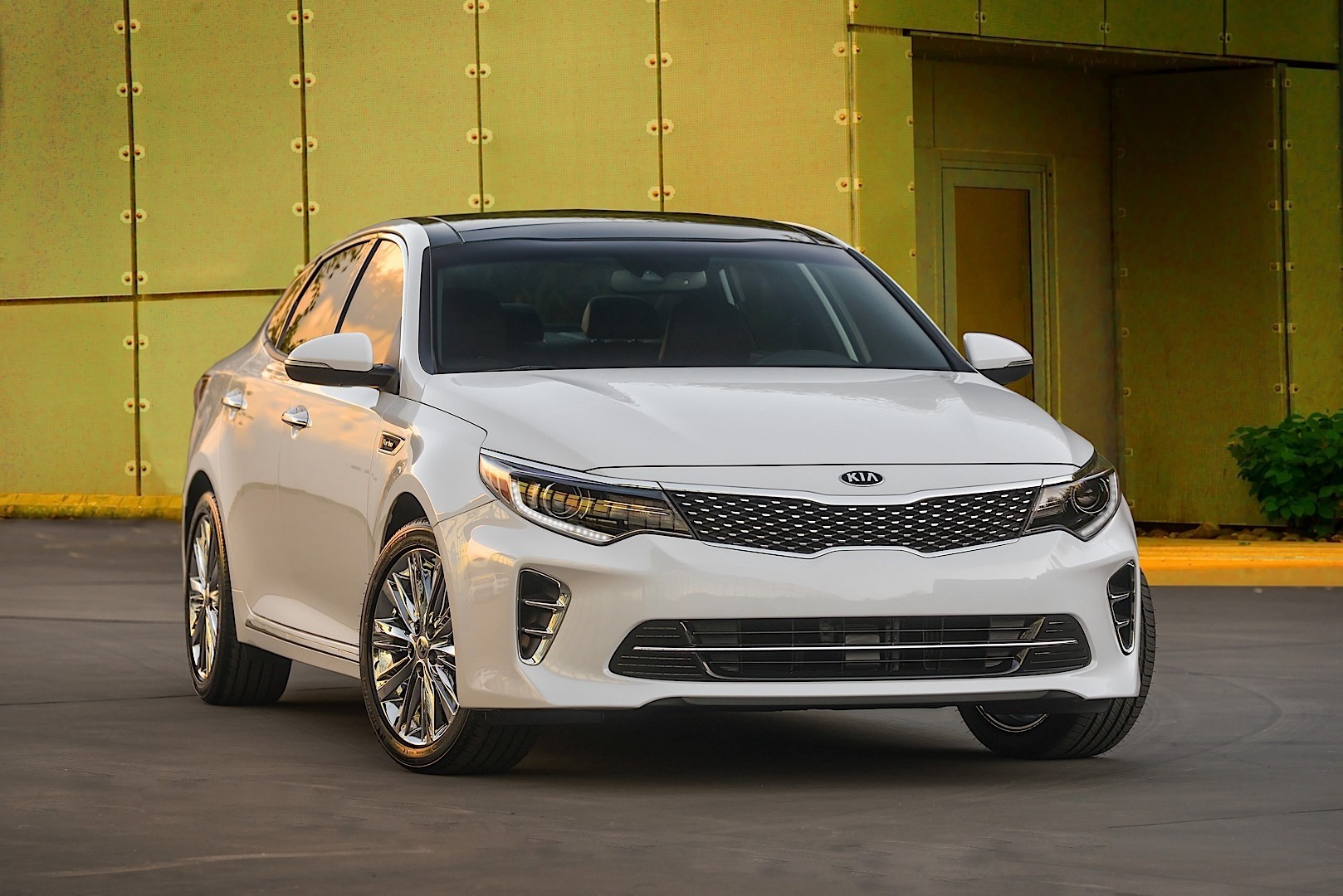 Kia Optima / Magentis photo 11