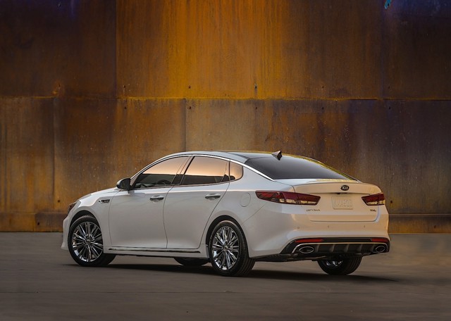 Kia Optima / Magentis photo 13