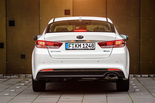 Kia Optima / Magentis photo 16