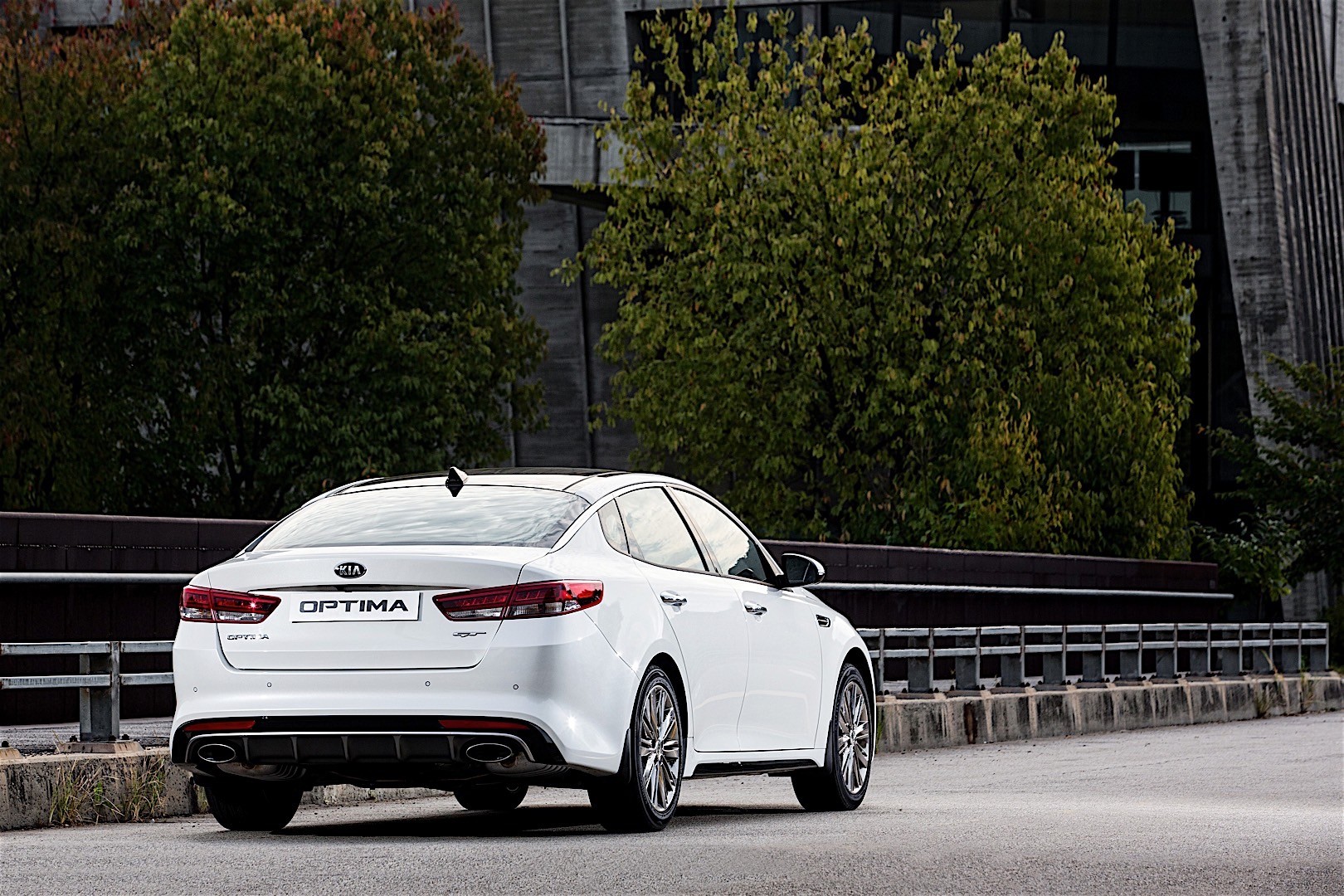 Kia Optima / Magentis photo 40