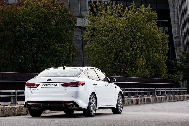Kia Optima / Magentis photo 40