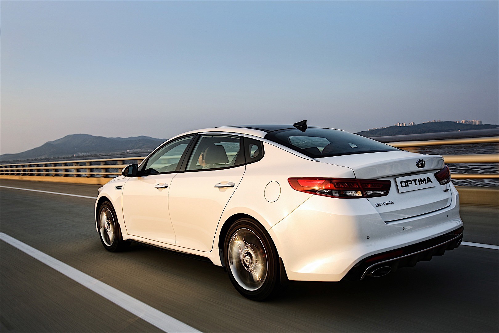 Kia Optima / Magentis photo 41