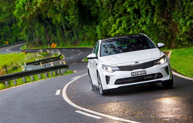 Kia Optima / Magentis photo 42