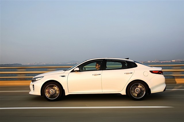 Kia Optima / Magentis photo 54
