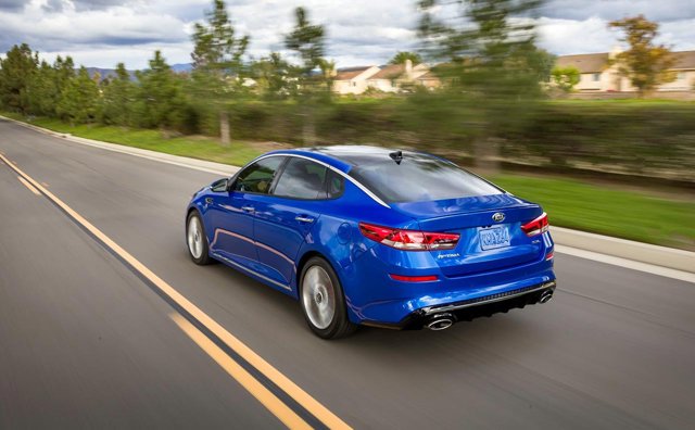 Kia Optima / Magentis photo 14