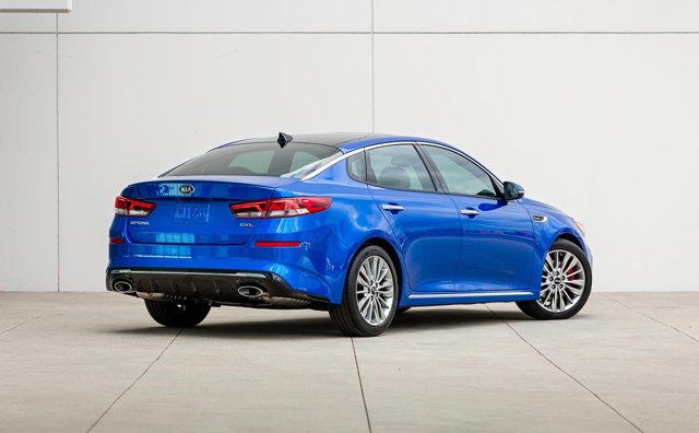 Kia Optima / Magentis photo 16