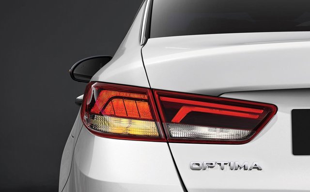 Kia Optima / Magentis photo 17