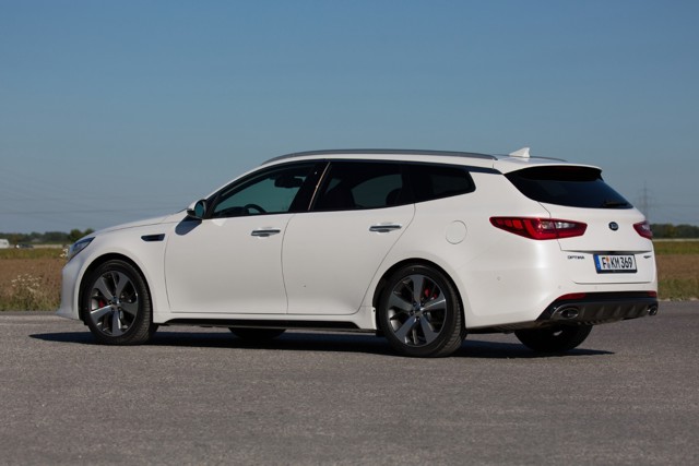 Kia Optima Sportswagon photo 1