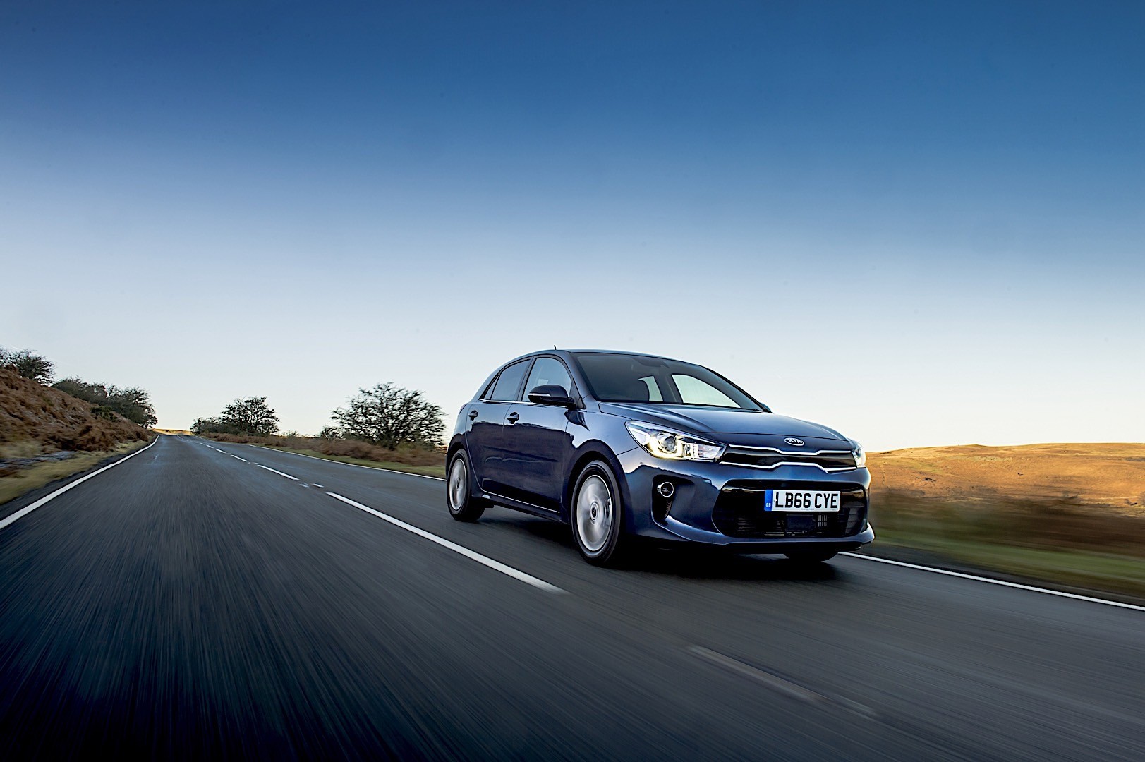 Kia Rio Hatchback photo 2