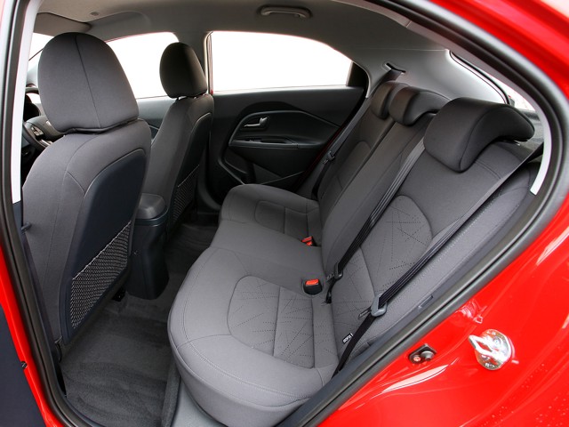 Kia Rio Hatchback Foto 56