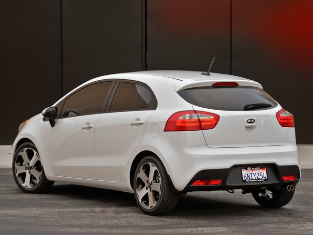 Kia Rio Hatchback Foto 6