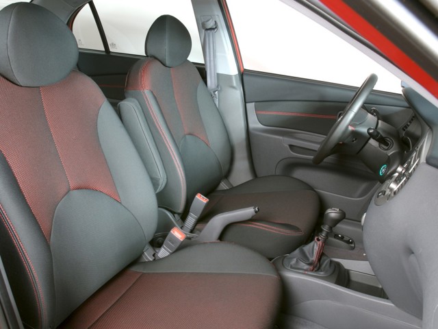Kia Rio Sedan Foto 19