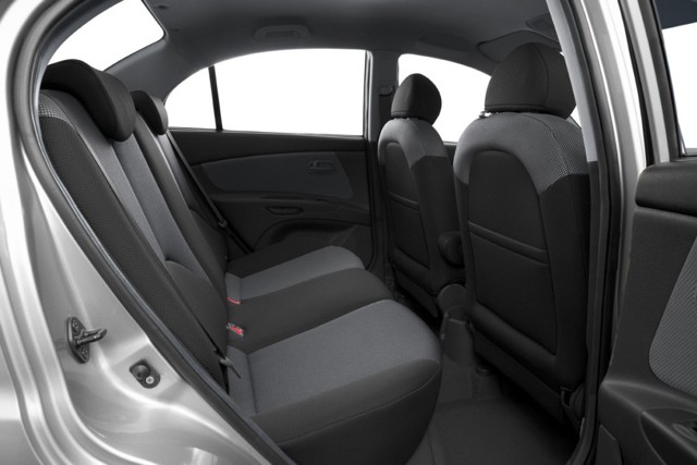 Kia Rio Sedan Foto 21